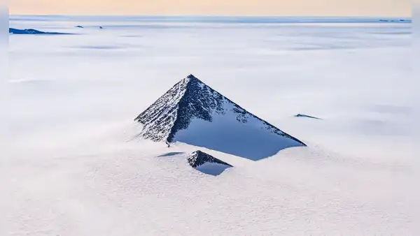 La historia detrás de la misteriosa montaña 'pirámide' oculta bajo el hielo de la Antártida