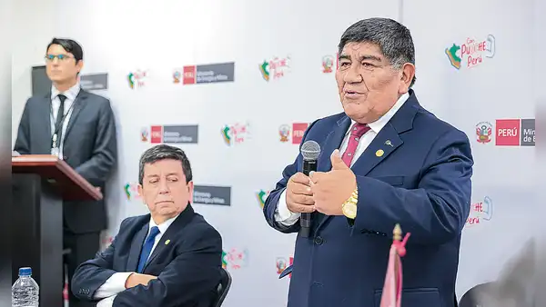 Aparece empresa de ministro de Energía y Minas, Rómulo Mucho, que tiene por cliente a Southern Perú