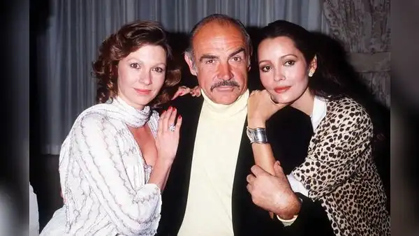 Fallece Pamela Salem, la actriz que interpretó a Miss Moneypenny
