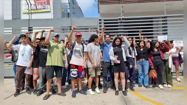 Estudiantes de la pre-San Marcos con vacante denuncian que cambio de reglamento les impide matricularse