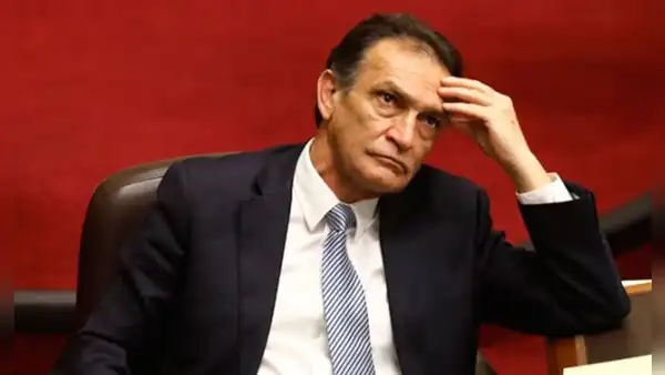Fiscalía presenta denuncia constitucional contra Héctor Becerril por enriquecimiento ilícito