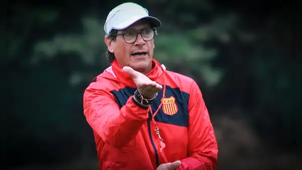 Comizzo se suma a críticas por el arbitraje y envía picante mensaje: "Hay que dejar de ser hipócritas"