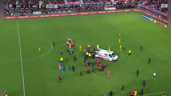 Jugador de Estudiantes convulsionó en pleno partido ante Boca y fue retirado en ambulancia