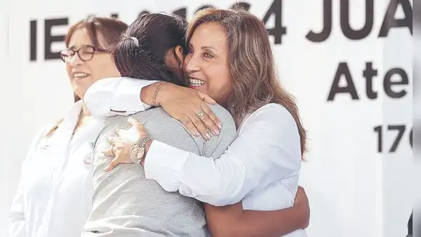 Dina Boluarte en aprietos ante sus contradicciones por lujoso Rolex