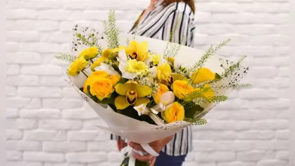 Regalar FLORES AMARILLAS 2024: ¿por qué se obsequian y cuál es la tradición?
