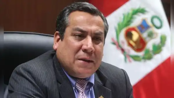 Gustavo Adrianzen minimiza críticas por Rolex de Dina Boluarte: "Declaremos también los lapiceros"