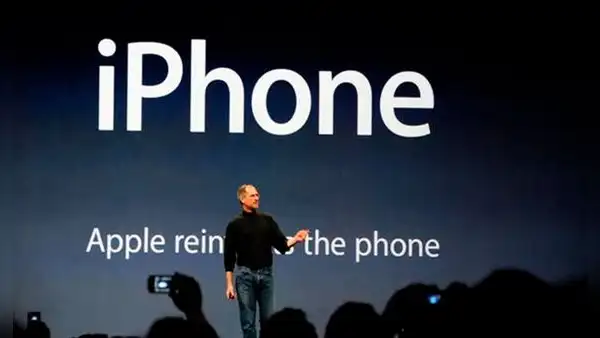 ¿Cómo iba a llamarse el iPhone? Los 4 nombres que se barajaron y que Steve Jobs descartó