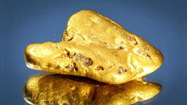 Descubren la pepita de oro más grande de Inglaterra con un detector malogrado: está valorizada en US$38.000
