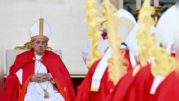 El papa Francisco sorprende al no leer la homilía en la misa del Domingo de Ramos
