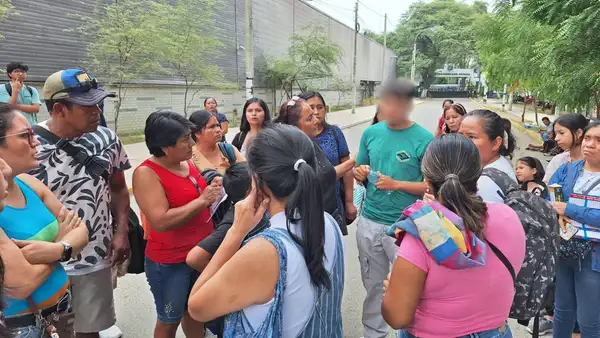 Joven no pudo ingresar a rendir examen de la UNP: madres le regalan dinero para que vuelva a postular