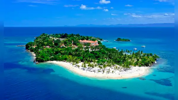 La isla compartida por 2 países está en Latinoamérica y es la cuarta más grande del mundo