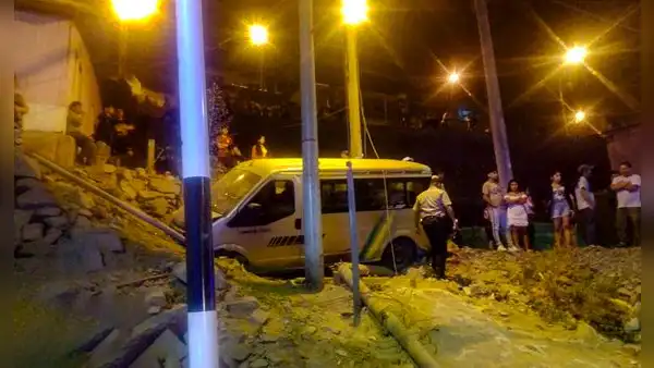 Accidente en Pasamayito: miniván se despistó, chocó con un poste y dejó 3 niños heridos