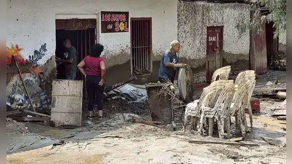 Lluvias dejan 44 fallecidos y 2.000 casas destruidas en el país
