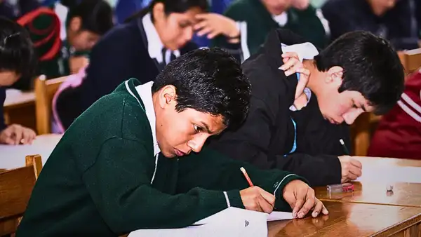¿Los colegios pueden prohibir dar exámenes si no se paga la mensualidad? Especialista responde