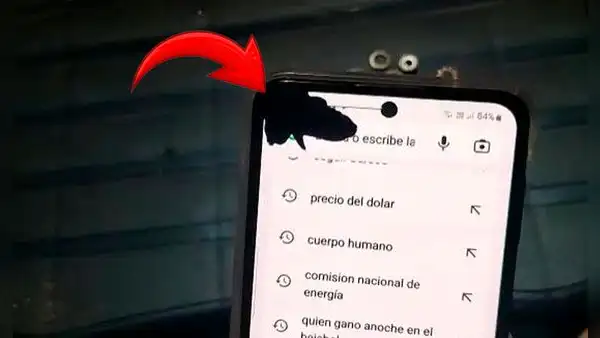 ¿Por qué salen manchas negras en la pantalla cuando un teléfono sufre una caída?