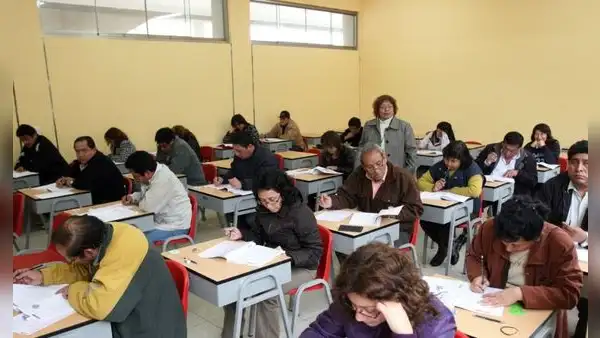 Congresistas desaprobados por Minedu impulsaron ley que repone a docentes interinos
