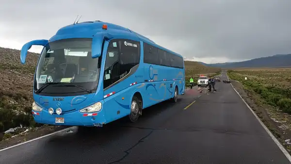 Arequipa: choque entre bus y motocicleta termina con muerte de 2 personas en Caylloma