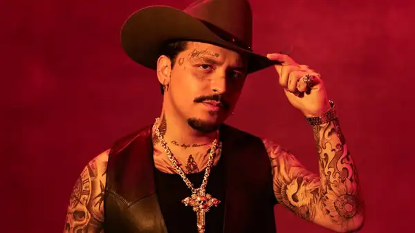 Christian Nodal y la increíble transformación en su rostro: usuarios lo comparan con Johnny Depp