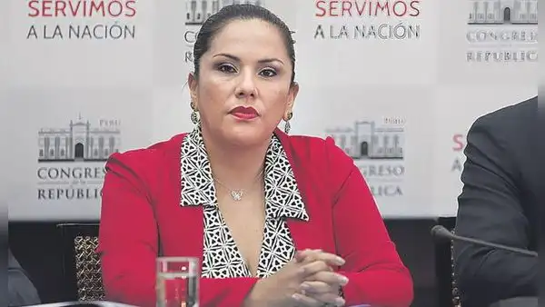 Congreso blinda a Digna Calle y manda al archivo dos denuncias constitucionales