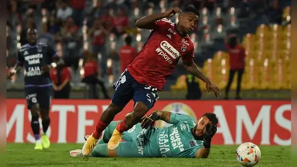 César Vallejo no levanta cabeza: perdió contra Independiente Medellín y es colero en la Sudamericana