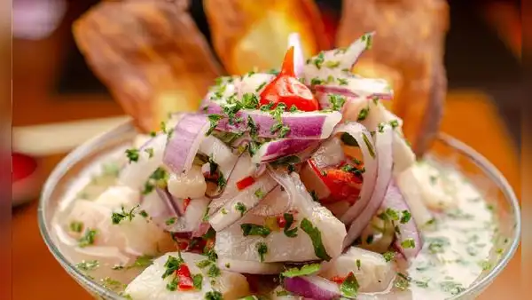 Un plato con ingredientes del mar fue considerado el más delicioso de Latinoamérica: aquí te enseñamos a prepararlo