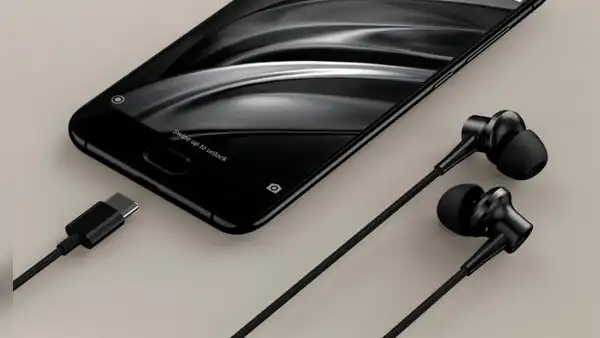 ¿Es recomendable comprar para tu teléfono los audífonos o cables genéricos que venden en la calle?