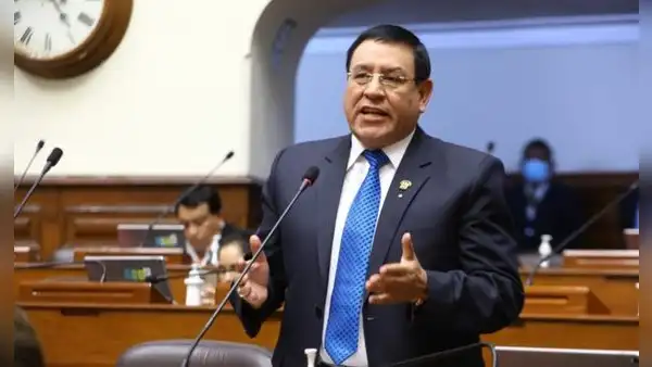 Alejandro Soto acude a la Fiscalía a declarar por investigación contra Patricia Benavides