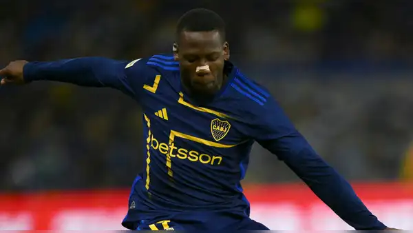 Hinchas de Boca exaltan a Advíncula tras pase de gol: "Es el mejor jugador peruano de la historia"