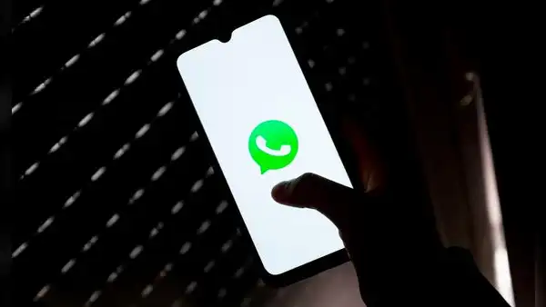 ¿Por qué la pantalla de tu teléfono se apaga cuando escuchas un audio de WhatsApp?