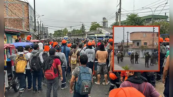 Tensión en Iquitos: policías y manifestantes se enfrentan en medio de protestas por cortes de luz
