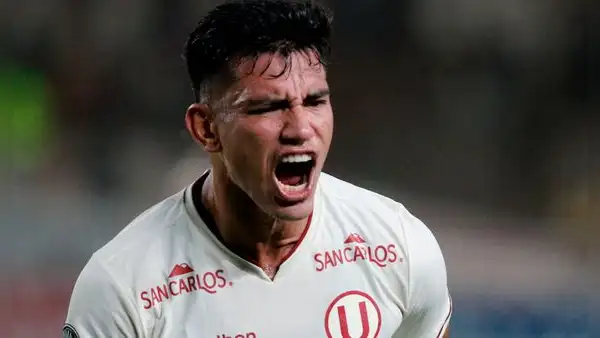 Universitario definió el futuro del 'Tunche' Rivera a meses de que acabe su contrato con el cuadro crema