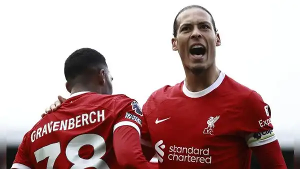 Liverpool venció 3-1 al Fulham y sigue soñando con el título de la Premier League