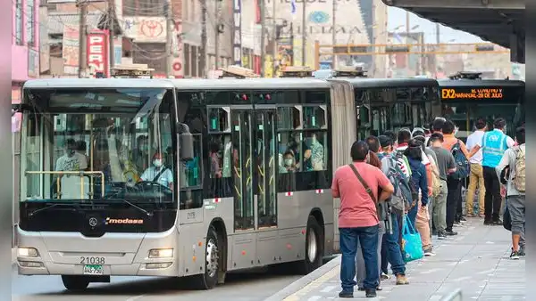 Cambios en Metropolitano: eliminan cola de sentados en estaciones y fusionarán rutas