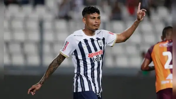 Hinchas de Alianza Lima piden salida de De Santis tras fallar gol: "Debe rescindir contrato de inmediato"