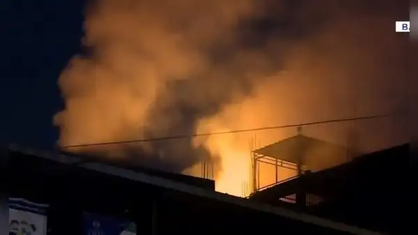 Incendio en Cercado de Lima: fuego se reaviva en el Jirón Áncash y bomberos se movilizan de emergencia