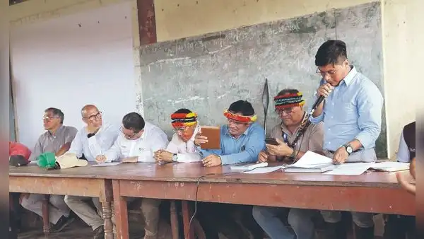 Líderes wampis entregan a la justicia a mineros ilegales y policías retenidos