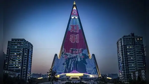 Conoce la impactante historia del hotel Ryugyong, el 'peor edificio del mundo' sin huéspedes desde hace 37 años