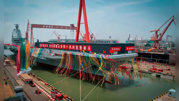 Este es el Fujian, el portaviones más grande y moderno de China que amenaza a Estados Unidos