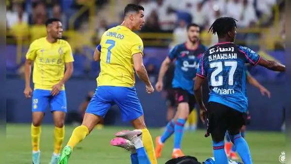 Con hat-trick de Cristiano Ronaldo, Al-Nassr goleó 6-0 al Al-Wehda por la liga saudí y mete presión al líder