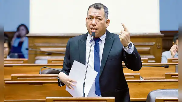 Comisión de Ética: Procede denuncia contra Darwin Espinoza