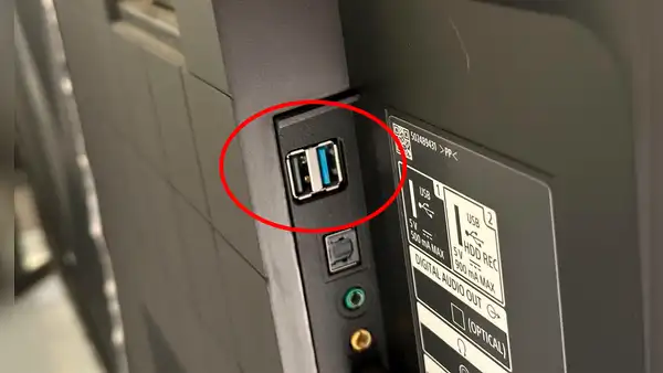 ¿Tienes un smart TV en casa? Los trucos ocultos que puedes usar con el puerto USB trasero