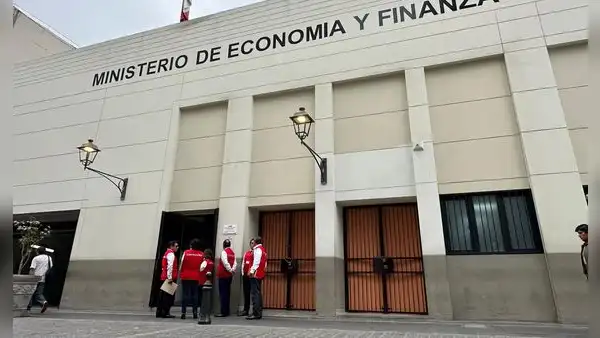 MEF: recaudación en los próximos meses dependerá de la evolución de los precios del cobre