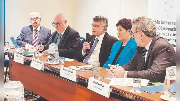 Piden a OEA que aplique la Carta Democrática al Perú