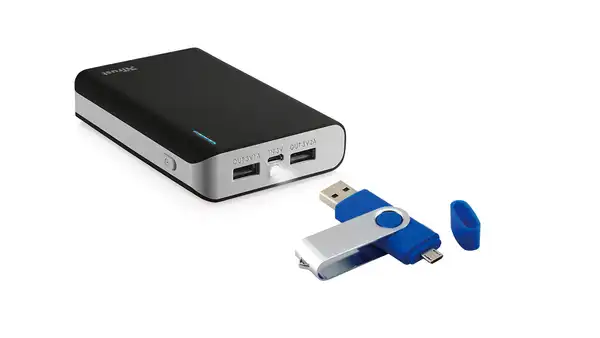 ¿Qué sucede si conectas una memoria USB al cargador portátil de tu smartphone? Te contamos