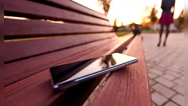 ¿Hallaste un celular en el suelo? No lo recojas, puede ser una estafa que termine en extorsión