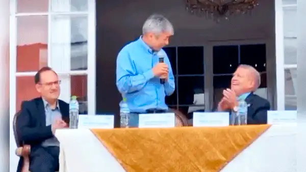 Ministro Arista trolea a César Acuña al confundir cifra durante firma de convenio: “Ya estoy igual que usted”
