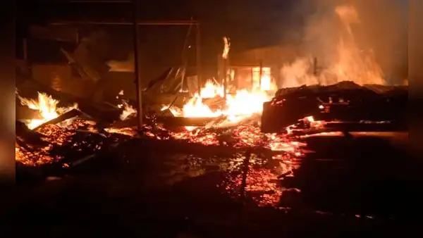 Incendio en carpintería de Gobierno Regional de Arequipa: fuego se expandió hasta albergue infantil