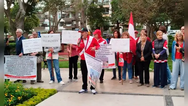 Juntas vecinales de Lima marchan contra "malas prácticas" de constructoras y el Ministerio de Vivienda