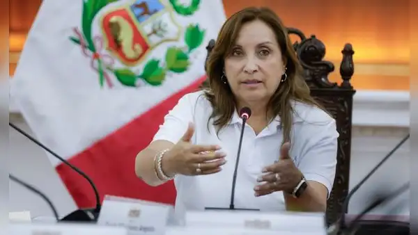 Dina Boluarte quiere viajar a China, en medio de una investigación que le inició la Fiscalía