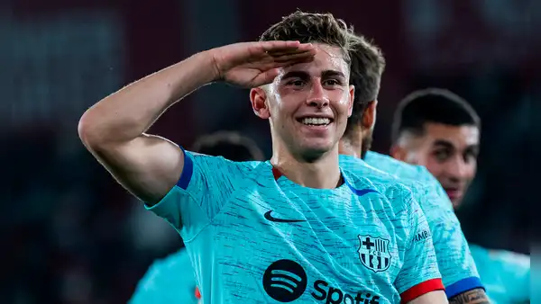 Con un doblete de Fermín López, Barcelona venció 2-0 a Almería por LaLiga de España